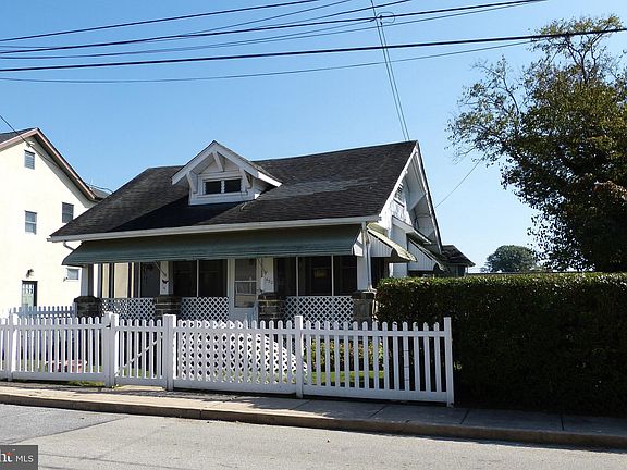 3rd image of 432 Hillcrest Ave