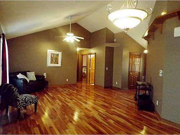2nd image of 443 Meadowlark Dr