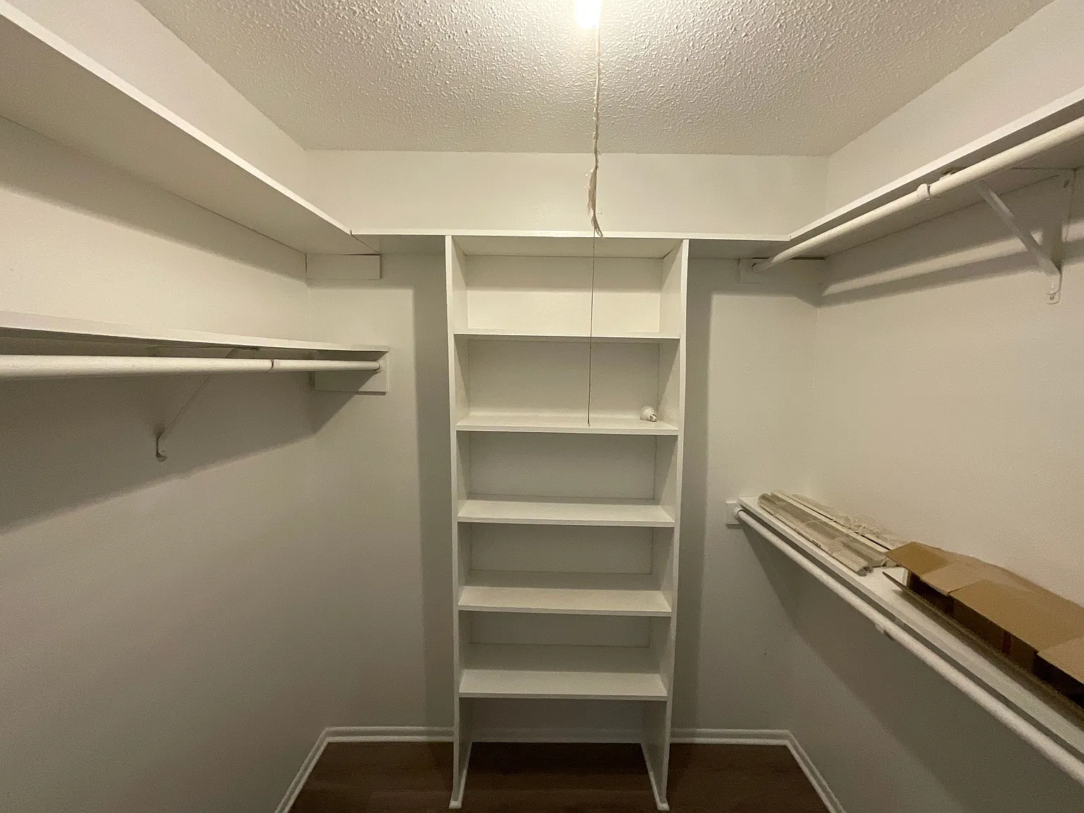 fully renovated Large 2 Bedroom and 2 Bath Apartment with 2 car garage and a privet fenced Back yard — Photo 3