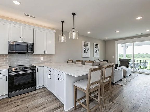 5th image of 209 Boulder Pointe