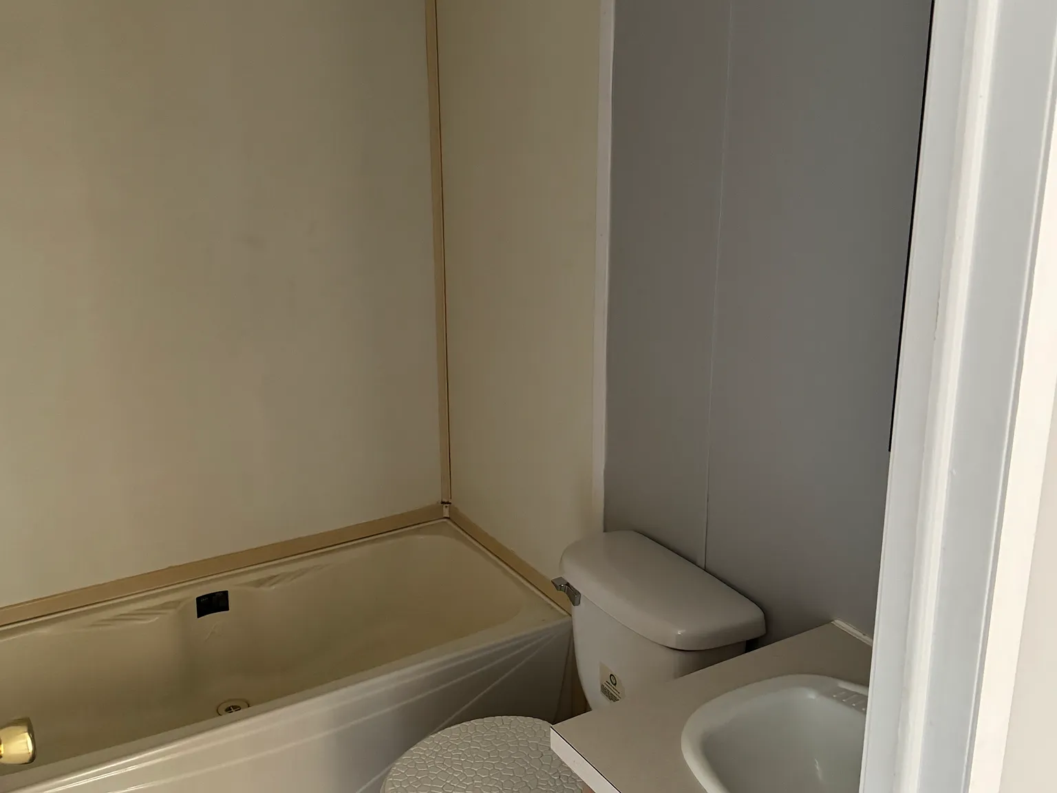 3 bed, 924 sqft, $1,095 — Photo 4