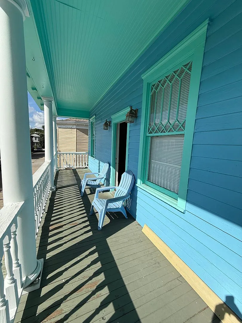 Charming 2-Bedroom Downtown Savannah Home — Photo 2