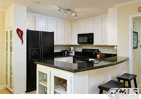 5th image of 850 State St Unit 115