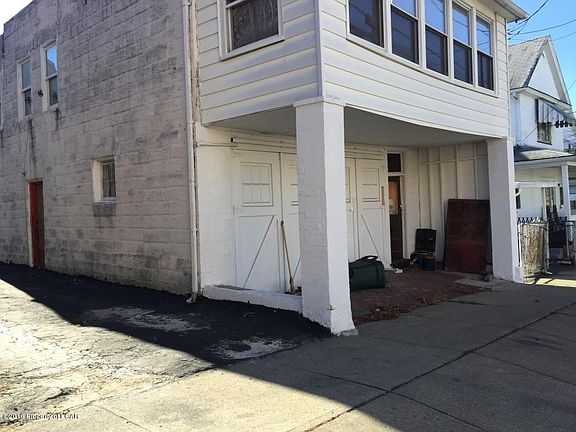 2nd image of 109 W Church St