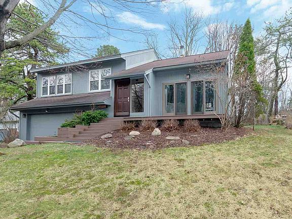 2nd image of 21 W Meadow Dr