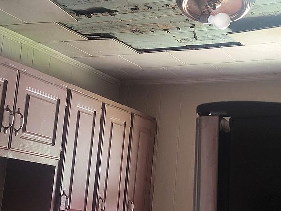 5th image of 921 N 8th Ave