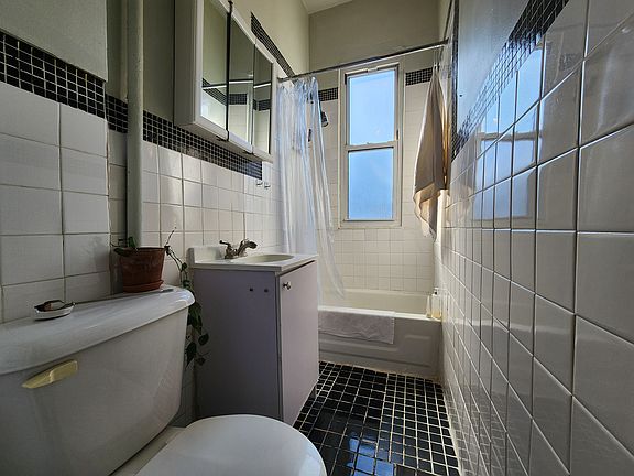 4th image of 299 Stanhope St #3A