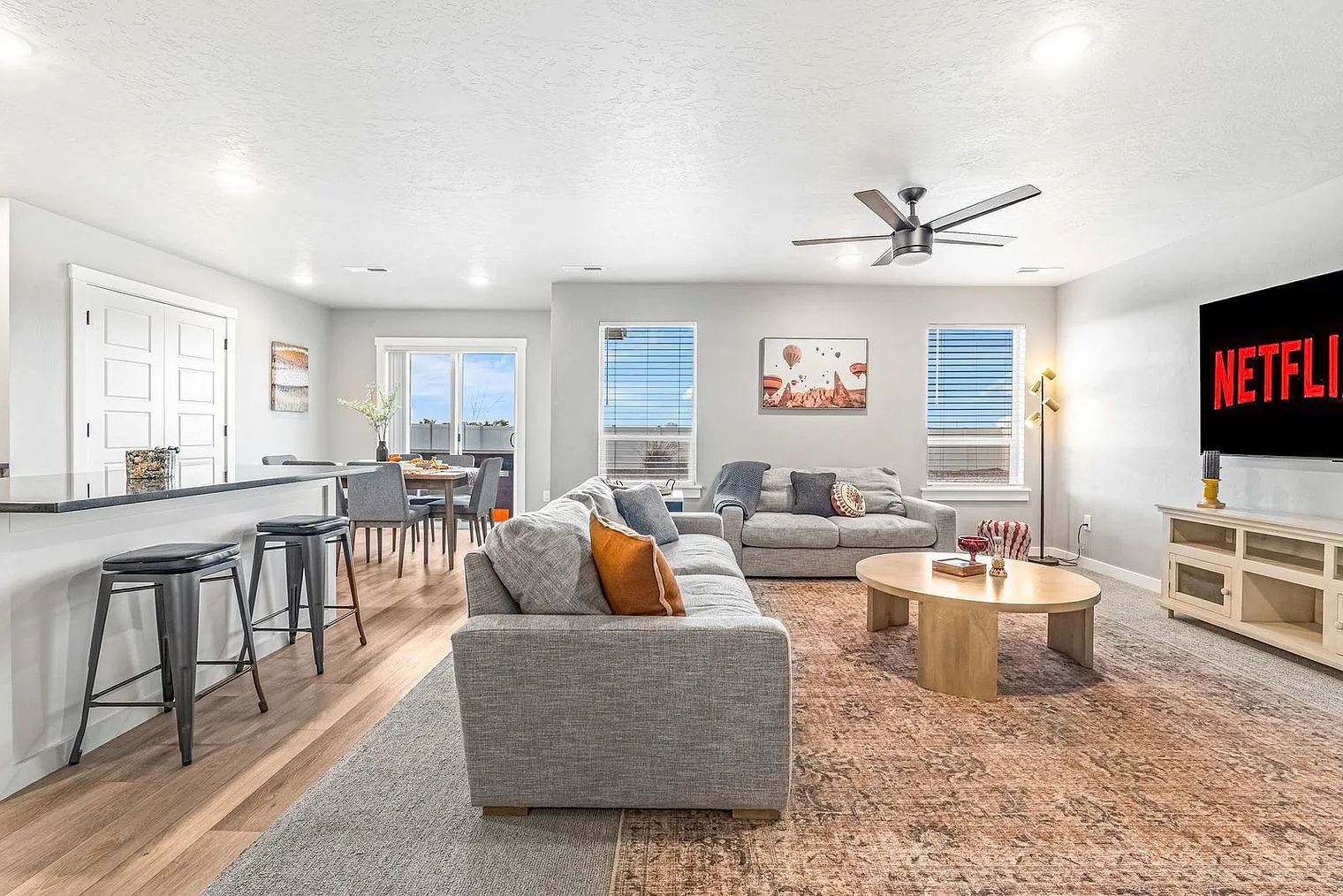 5 bed, 2.0 bath, 2992 sqft, $9,332 — Photo 1
