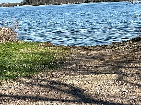 Deeded Lake Access  