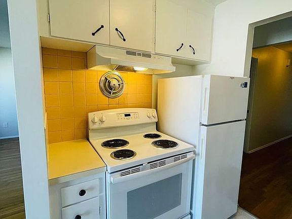 4th image of 951 N 45th St APT 6