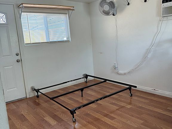 3rd image of 817 El Terino Ave #F