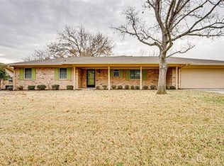 2020 Greenbriar Dr, Gainesville, TX 76240