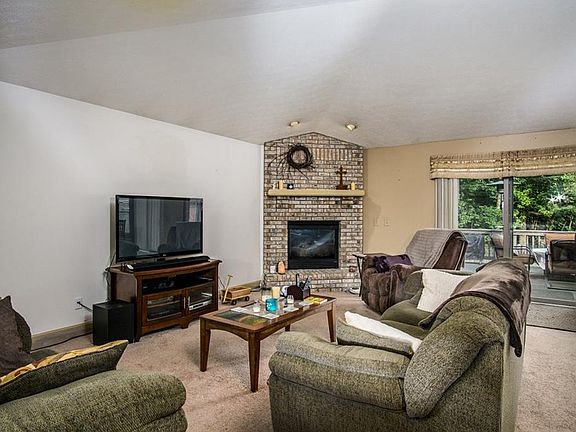 3rd image of 12999 Newburg Ct