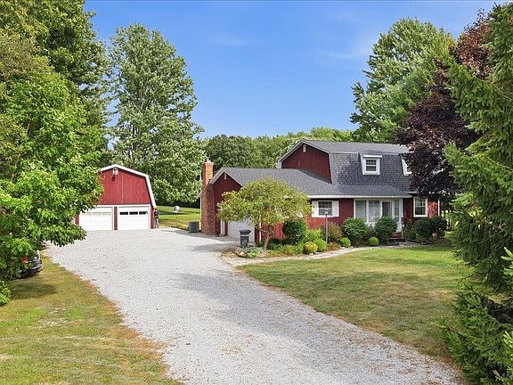 3rd image of 3581 Mayer Rd