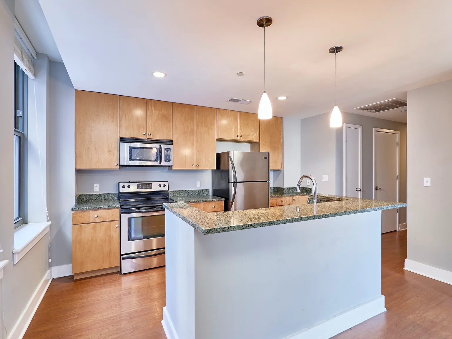 2 bed, 1080 sqft, $2,200 — Photo 3