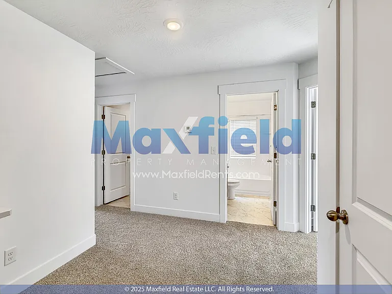 1376 Meadow Ln — Photo 6