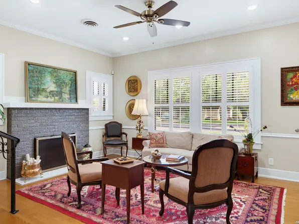119 E EVERGREEN ST, Boerne, TX 78006