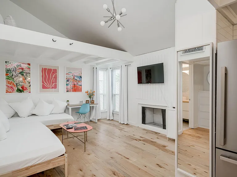1000 W 26th St #208 — Photo 10