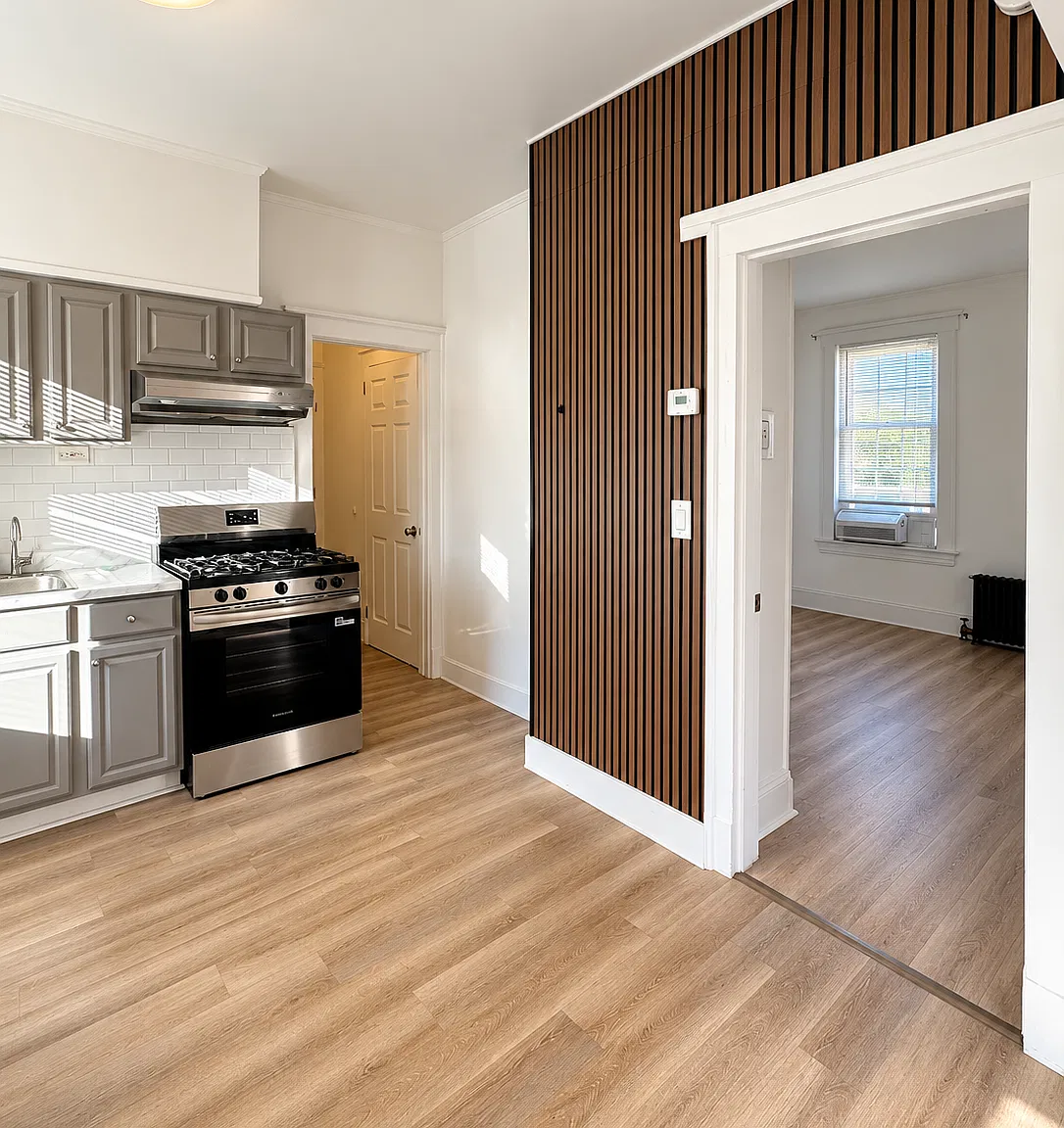 2 bed, 700 sqft, $2,100 — Photo 3