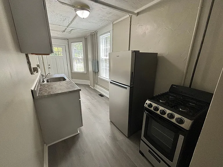 188 E Loudon — Photo 4