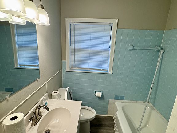 5th image of 318 Spring St
