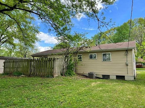 3rd image of 890 Babler Dr