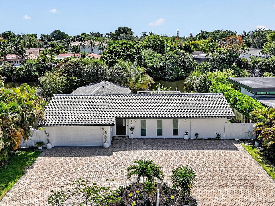 1st image of 876 NW 6th Avenue