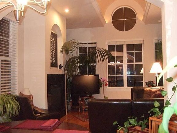 Great Rm, gas fireplace: