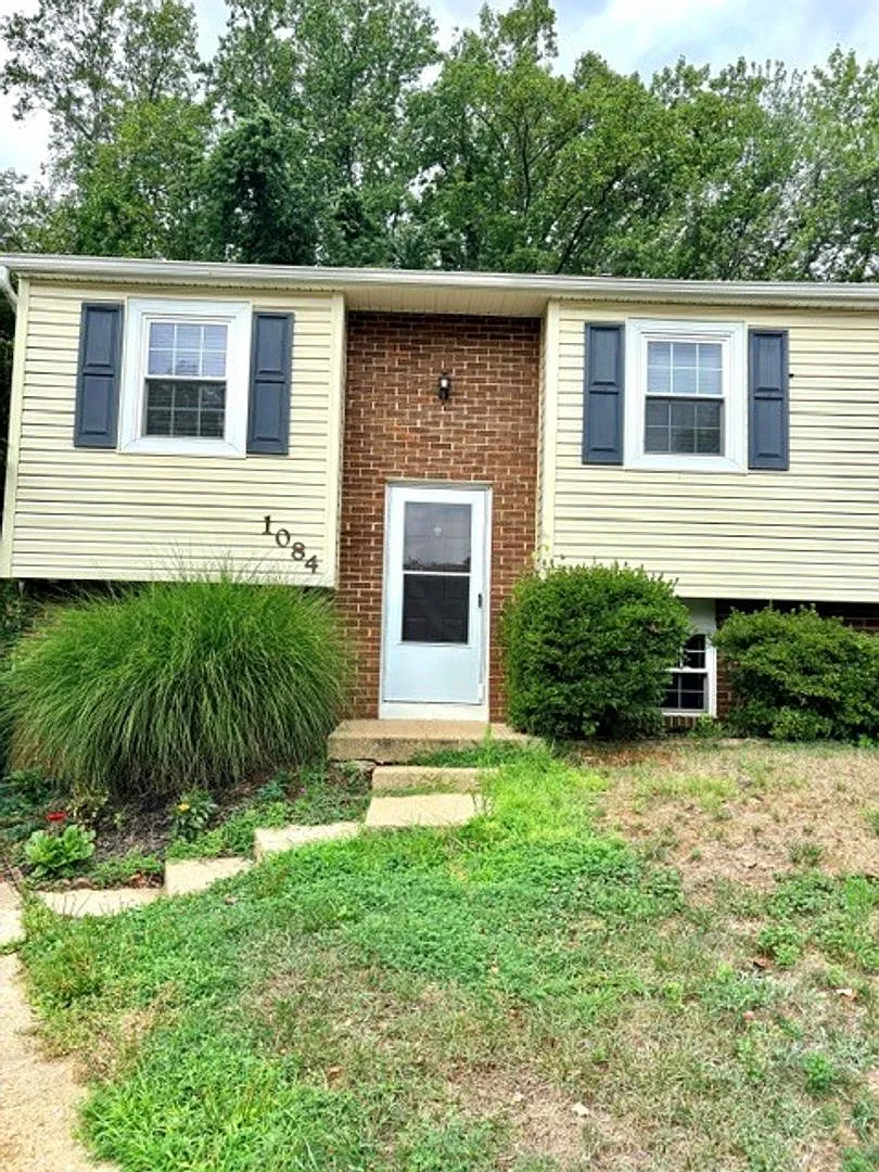 3 Bedroom Townhouse in Arnold — Photo 1