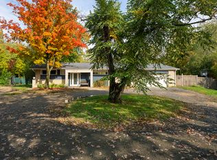 2580 Deerfield Rd, Riverwoods, IL 60015