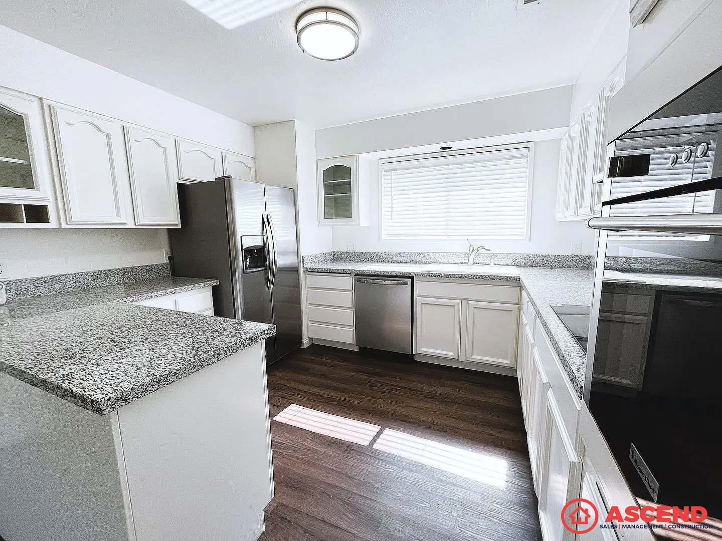 Spacious 3BD/2BA Home in 93306 1,220 SqFt with Washer/Dryer & Small Pets Welcome — Photo 4