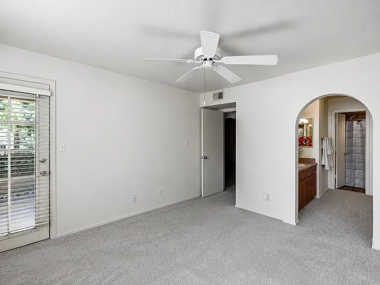 1880 E Morten Ave #121 — Photo 6