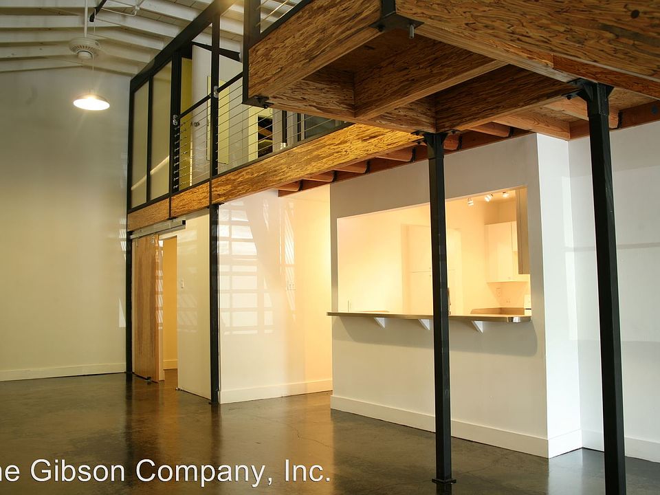2nd image of 840 Exposition Ave