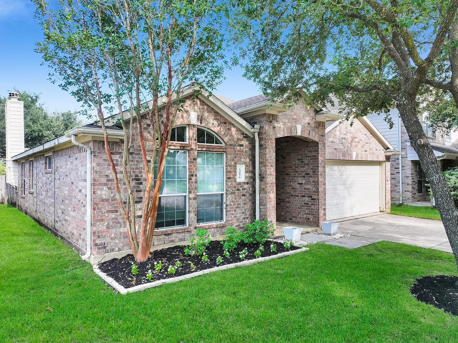3 bed, 2.0 bath, 1768 sqft, $2,150 — Photo 3