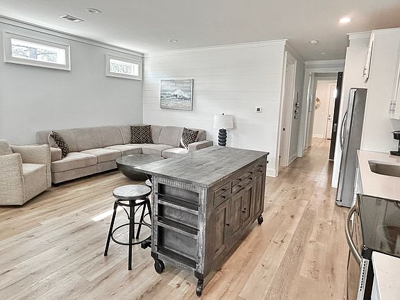 3rd image of 317 Dolphin Dr Unit A