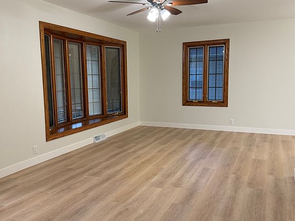 5th image of 703 Main St