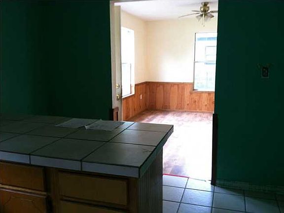 3rd image of 1010 W Hernandez St
