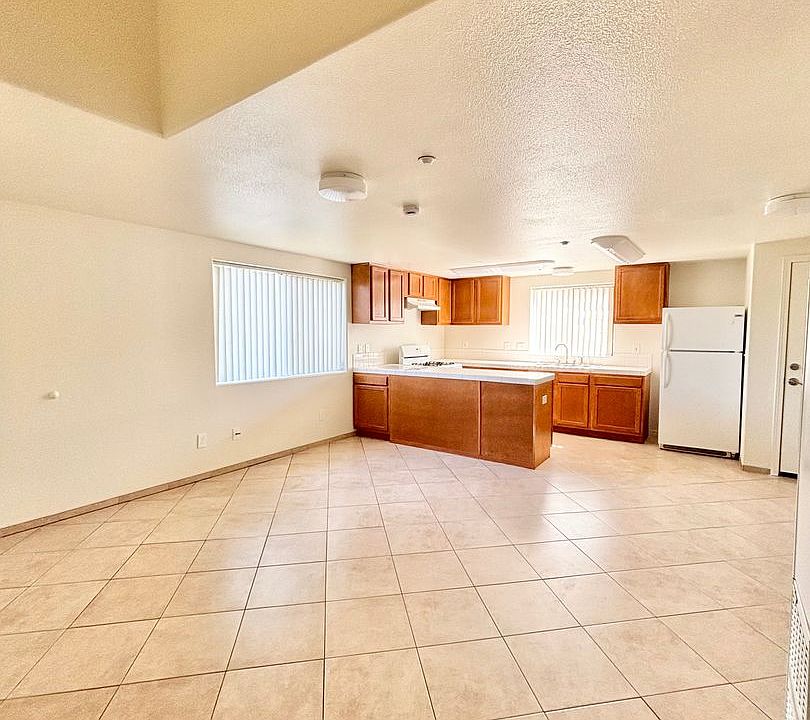 1st image of 302-306 W Laurel Ave #L302a