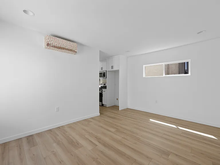 1214 S Mariposa Ave #121814 — Photo 7
