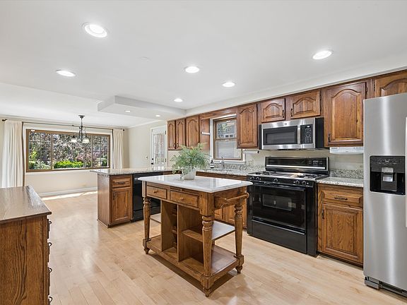 3rd image of 946 Walter Ave