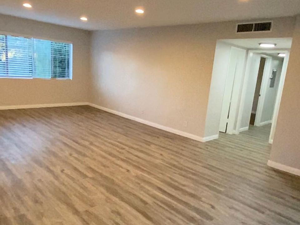 1st image of 440 S Rexford Dr #307