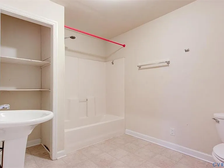 5 N Oak Ave — Photo 9
