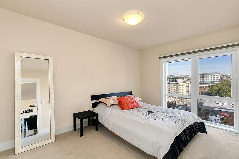 2 bed, 2.0 bath, 1300 sqft, $3,795 — Photo 4