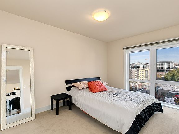 4th image of 699 John St Unit 620