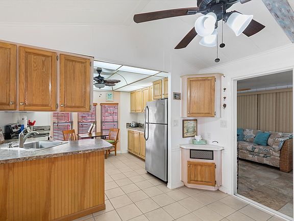 5th image of 701 Spanish Main Dr #246