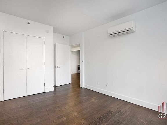 4th image of 146 E 98th St #3B