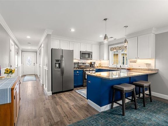 3rd image of 37 Rivers Edge Dr