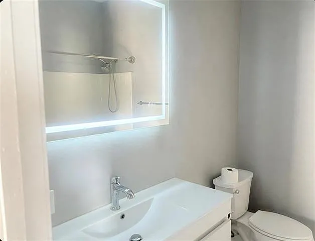 429 Chalmette St — Photo 13