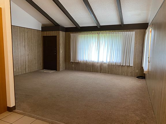 5th image of 216 Country Club Dr