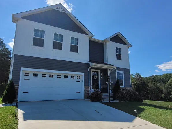 12 Belmont Pl, Falling Waters, WV 25419